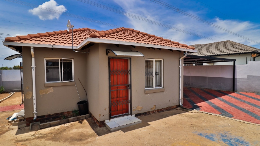 3 Bedroom Property for Sale in Blue Hills AH Gauteng