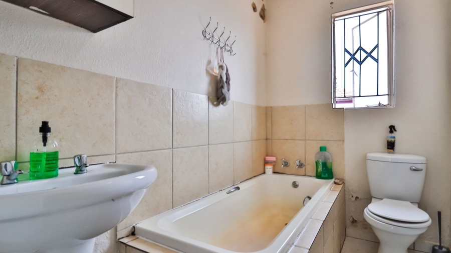 3 Bedroom Property for Sale in Blue Hills AH Gauteng