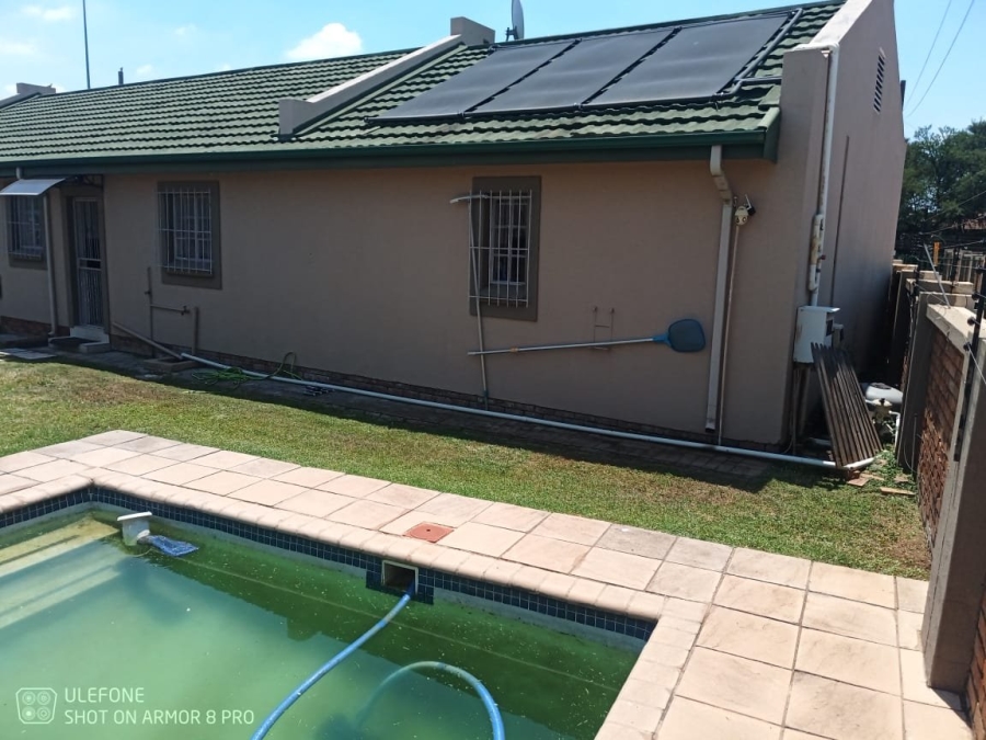 4 Bedroom Property for Sale in Dalpark Gauteng