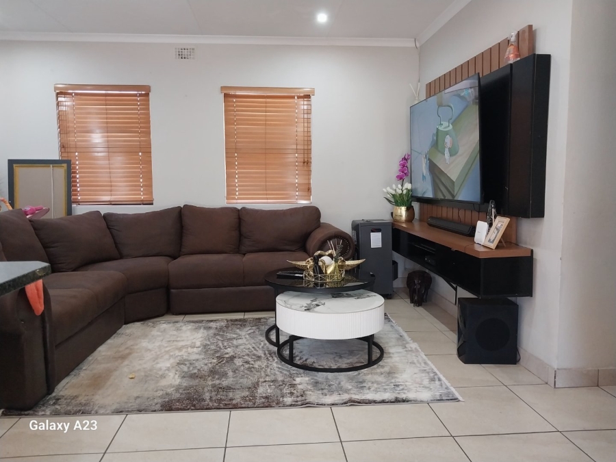 3 Bedroom Property for Sale in Albertsdal Gauteng