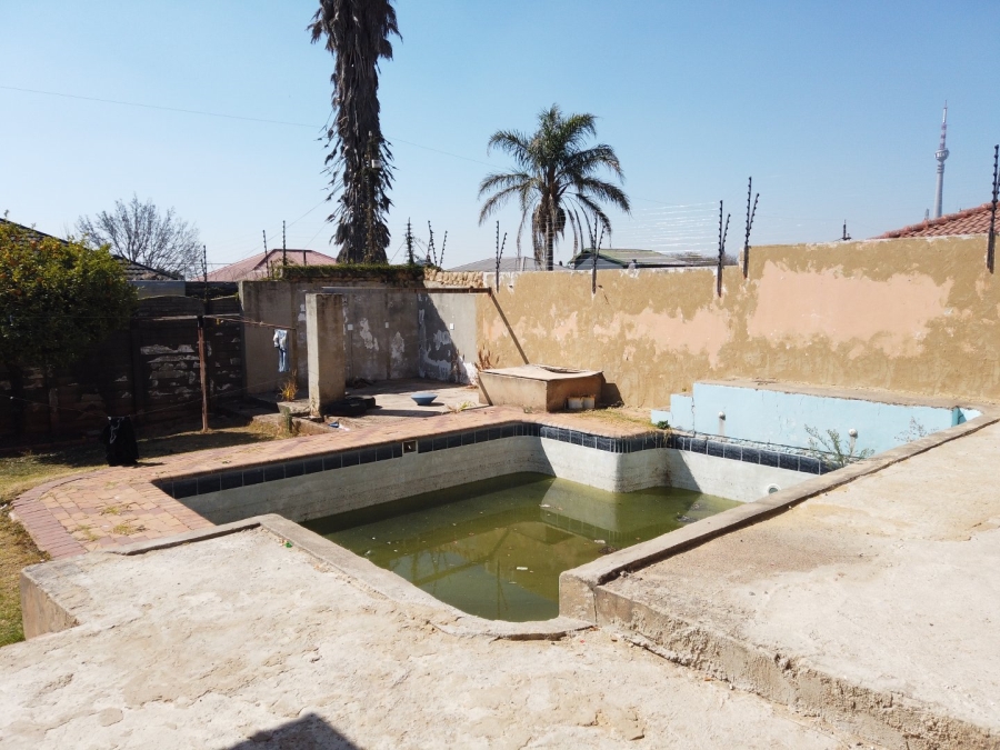 6 Bedroom Property for Sale in Brixton Gauteng