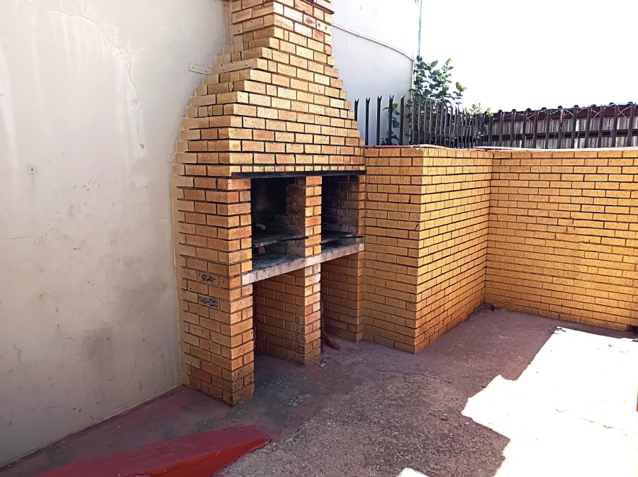 1 Bedroom Property for Sale in Pretoria North Gauteng