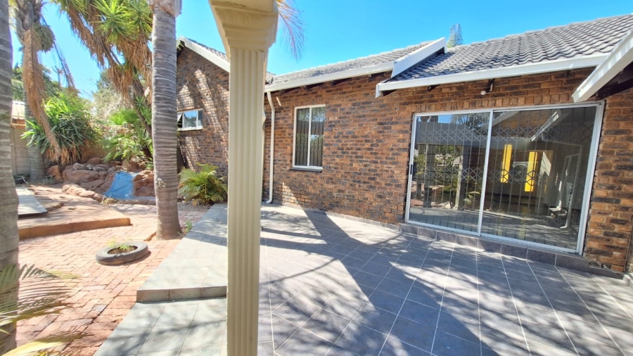 4 Bedroom Property for Sale in The Reeds Gauteng