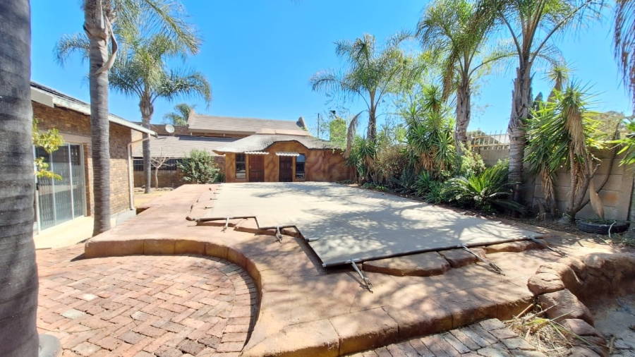 4 Bedroom Property for Sale in The Reeds Gauteng