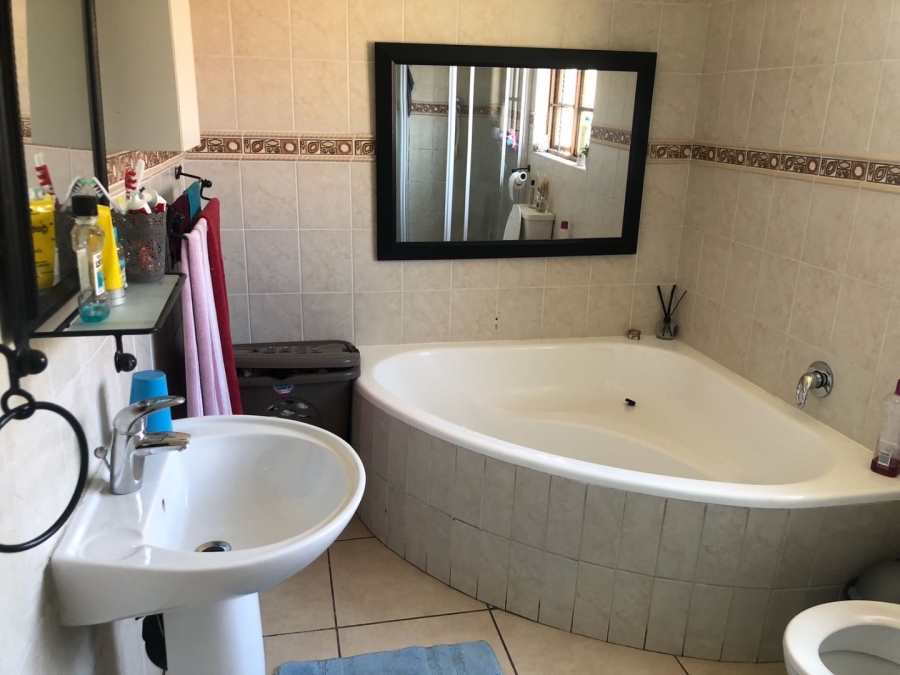 3 Bedroom Property for Sale in Noordwyk Gauteng