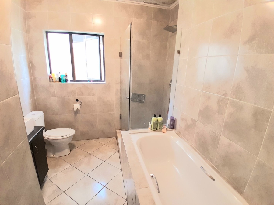 2 Bedroom Property for Sale in Carlswald Gauteng