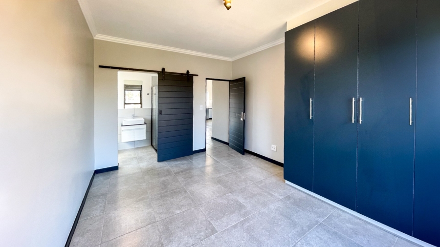 To Let 2 Bedroom Property for Rent in Waterfall Gauteng