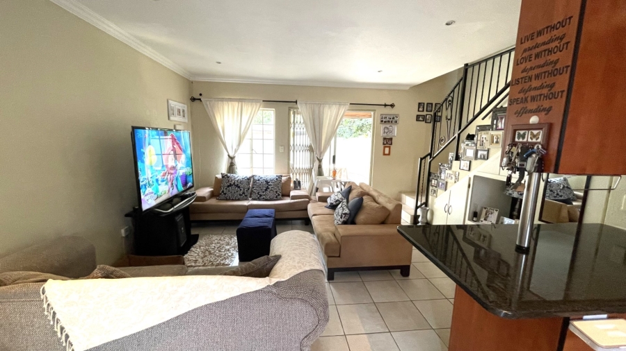 2 Bedroom Property for Sale in Annlin Gauteng