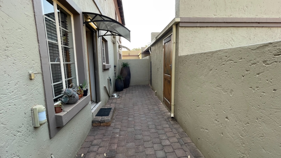 2 Bedroom Property for Sale in Annlin Gauteng