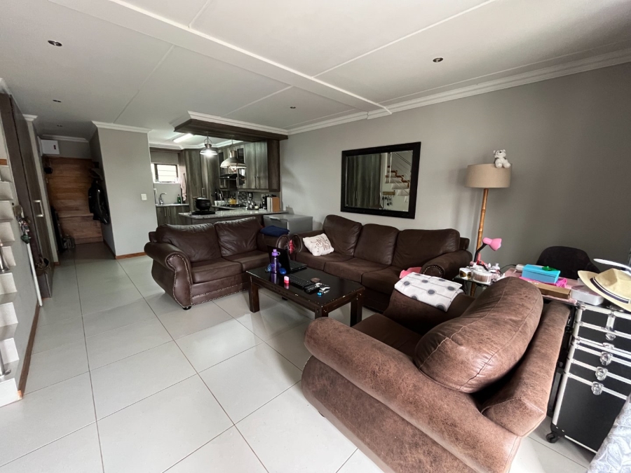 2 Bedroom Property for Sale in Glen Marais Gauteng