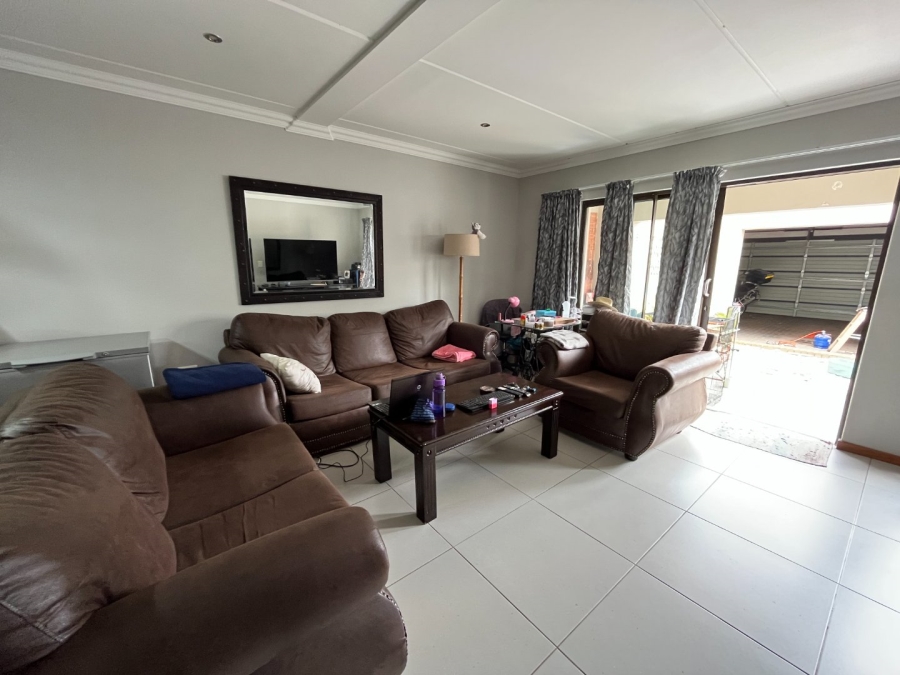 2 Bedroom Property for Sale in Glen Marais Gauteng