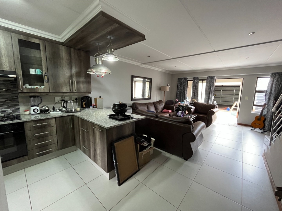 2 Bedroom Property for Sale in Glen Marais Gauteng