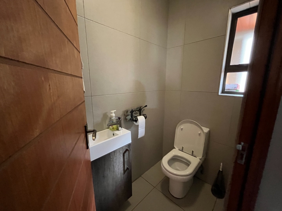 2 Bedroom Property for Sale in Glen Marais Gauteng