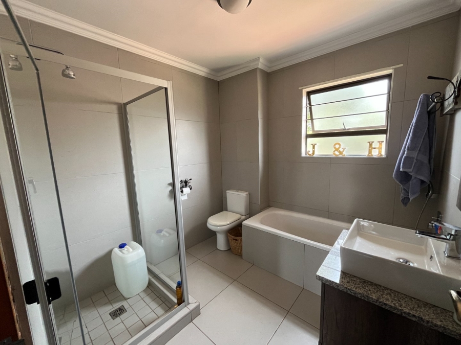 2 Bedroom Property for Sale in Glen Marais Gauteng