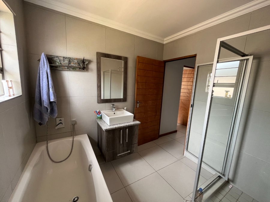 2 Bedroom Property for Sale in Glen Marais Gauteng