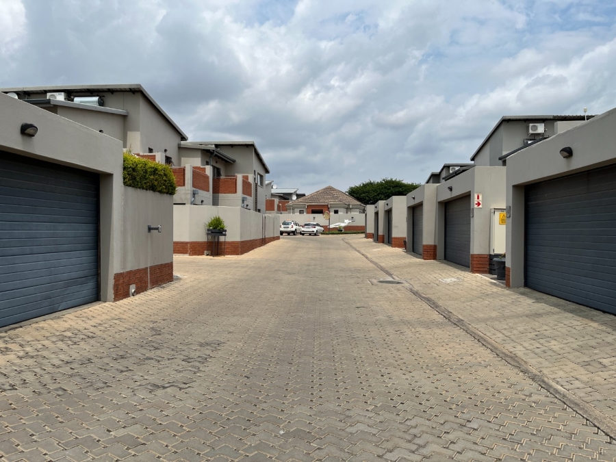 2 Bedroom Property for Sale in Glen Marais Gauteng