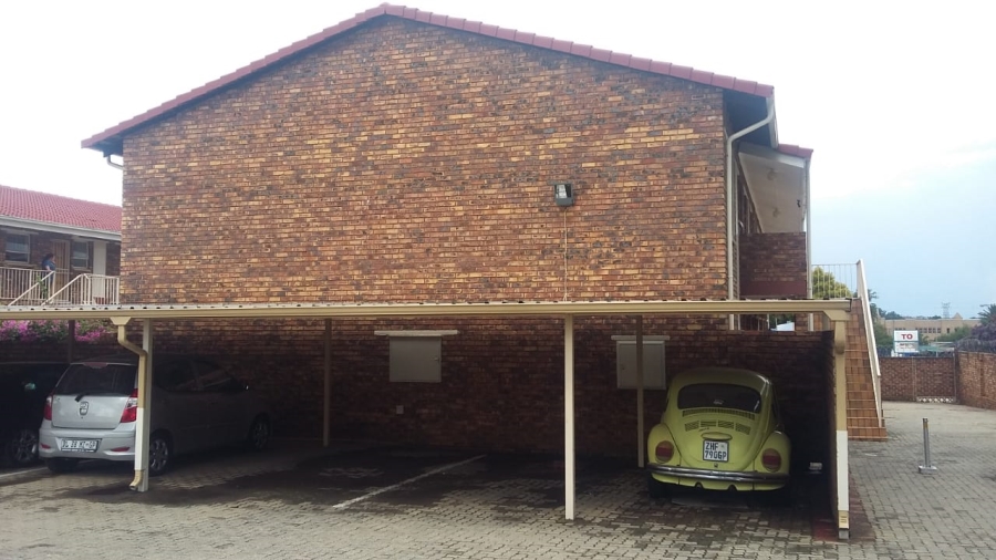 To Let 2 Bedroom Property for Rent in New Redruth Gauteng