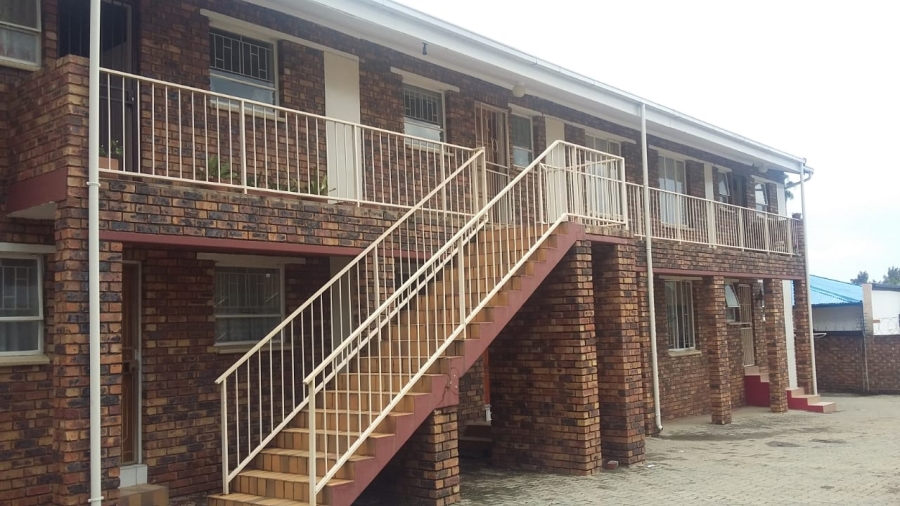 To Let 2 Bedroom Property for Rent in New Redruth Gauteng