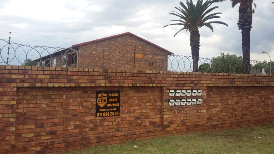 To Let 2 Bedroom Property for Rent in New Redruth Gauteng