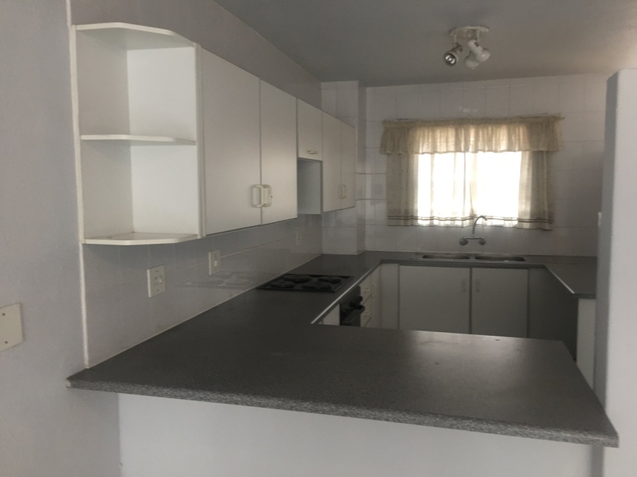 To Let 2 Bedroom Property for Rent in New Redruth Gauteng