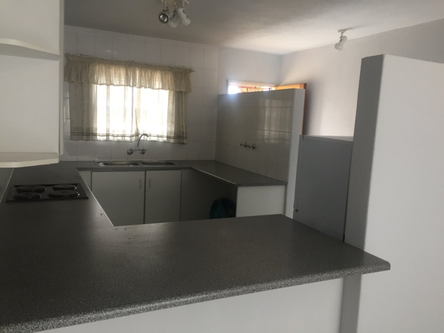 To Let 2 Bedroom Property for Rent in New Redruth Gauteng