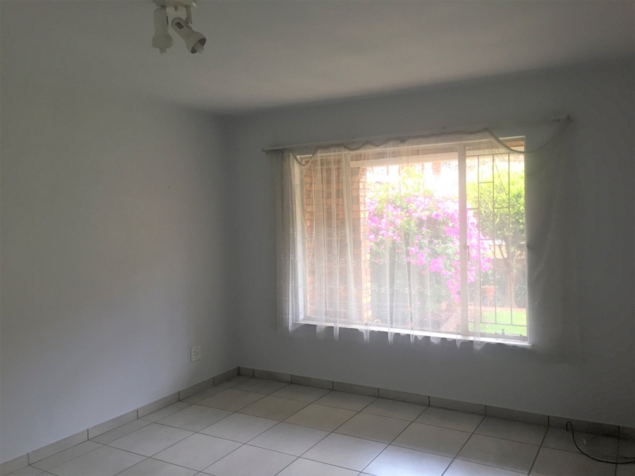 To Let 2 Bedroom Property for Rent in New Redruth Gauteng