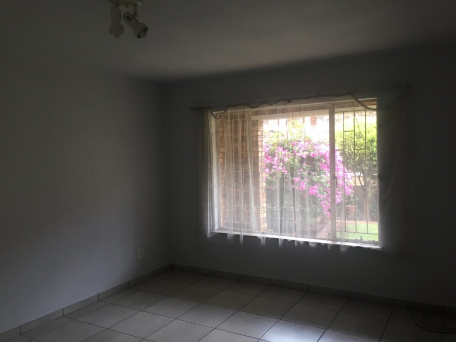 To Let 2 Bedroom Property for Rent in New Redruth Gauteng