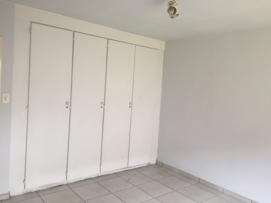 To Let 2 Bedroom Property for Rent in New Redruth Gauteng