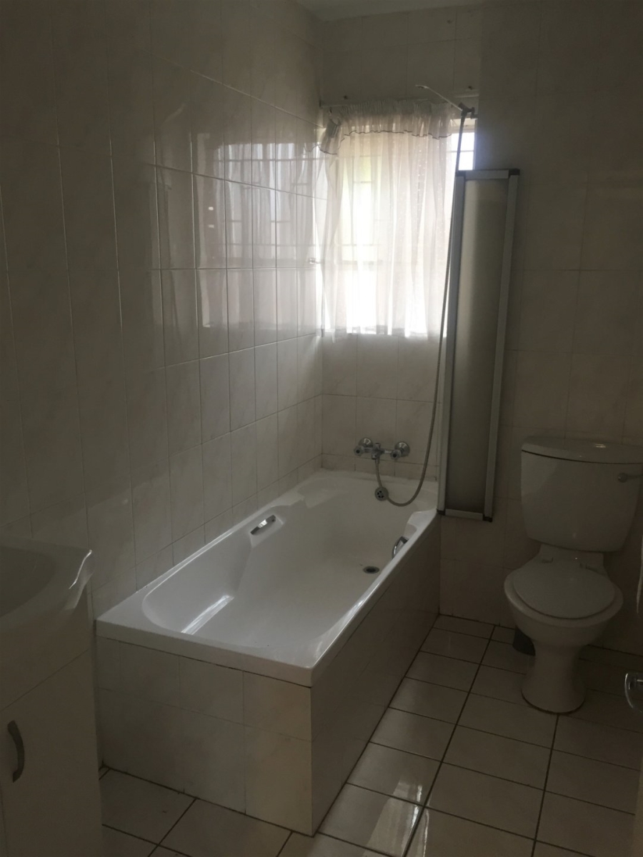 To Let 2 Bedroom Property for Rent in New Redruth Gauteng