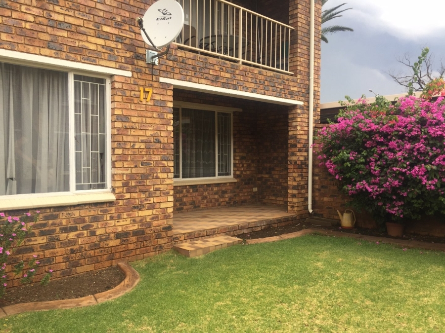 To Let 2 Bedroom Property for Rent in New Redruth Gauteng