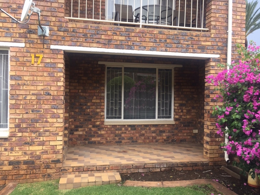 To Let 2 Bedroom Property for Rent in New Redruth Gauteng