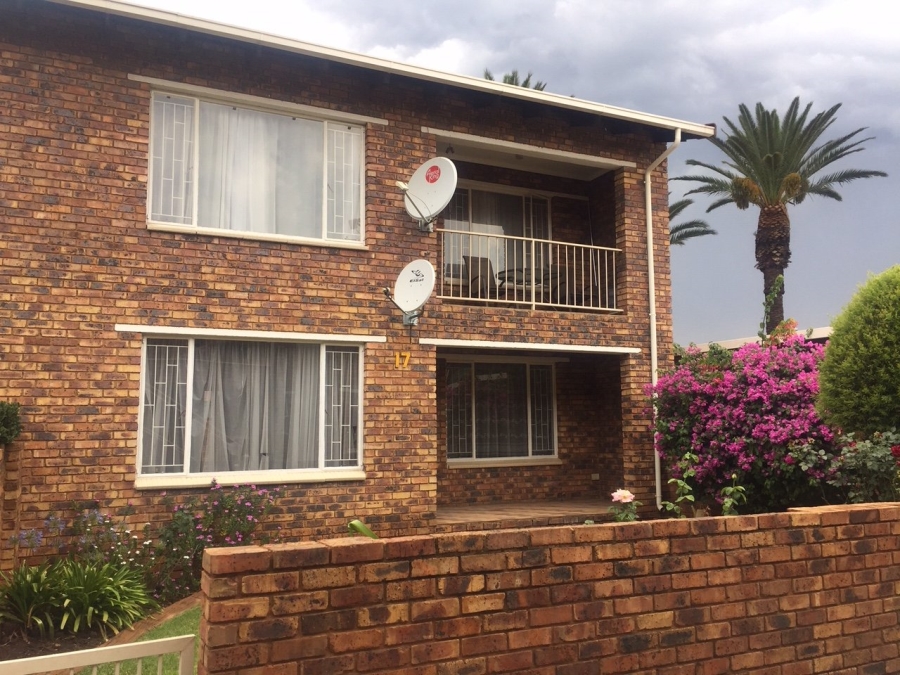 To Let 2 Bedroom Property for Rent in New Redruth Gauteng