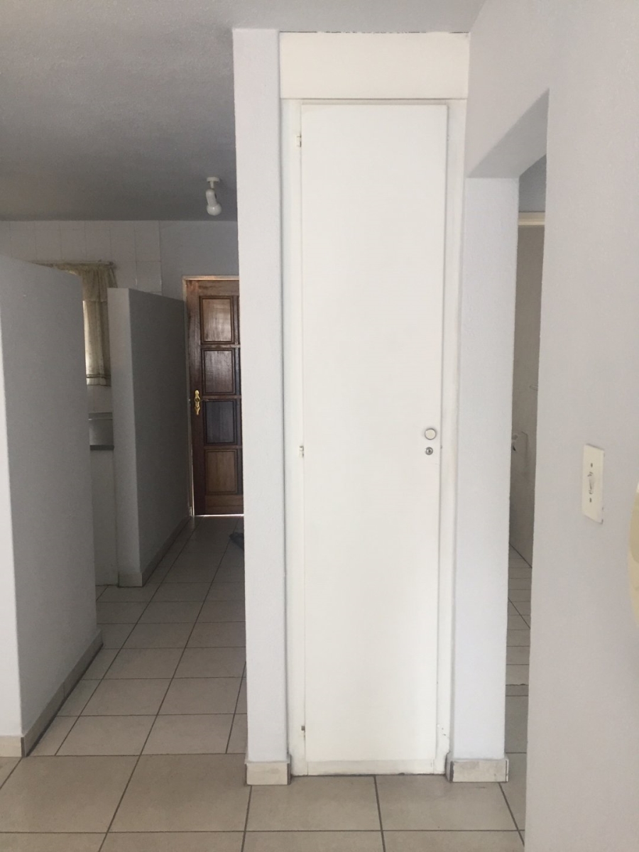 To Let 2 Bedroom Property for Rent in New Redruth Gauteng