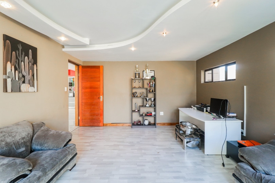 5 Bedroom Property for Sale in Bassonia Estate Gauteng