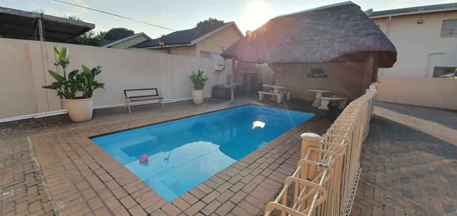 To Let 2 Bedroom Property for Rent in Raceview Gauteng