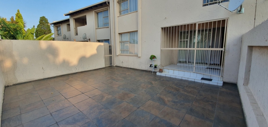 To Let 2 Bedroom Property for Rent in Raceview Gauteng