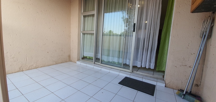 To Let 2 Bedroom Property for Rent in Raceview Gauteng