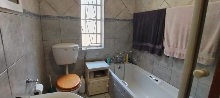 2 Bedroom Property for Sale in Rothdene Gauteng