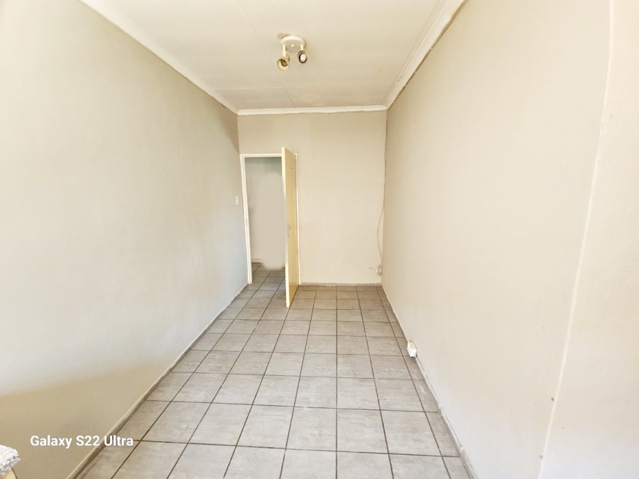 To Let 1 Bedroom Property for Rent in Birchleigh North Gauteng