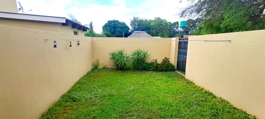 To Let 1 Bedroom Property for Rent in Glen Austin Gauteng