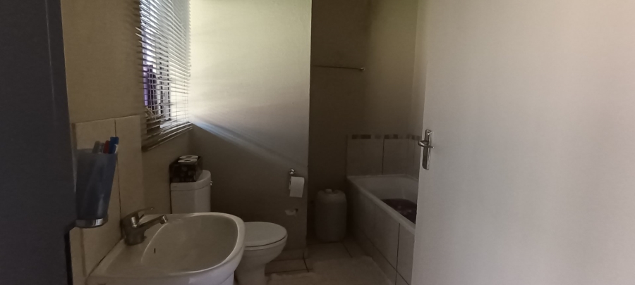 2 Bedroom Property for Sale in Grand Central Gauteng