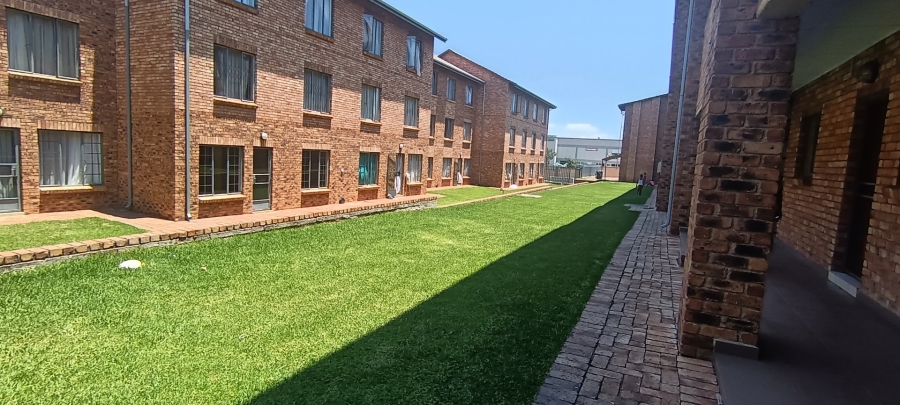 2 Bedroom Property for Sale in Grand Central Gauteng