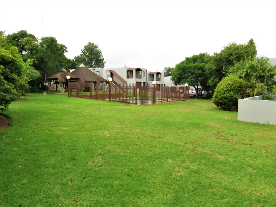 To Let 2 Bedroom Property for Rent in Vorna Valley Gauteng