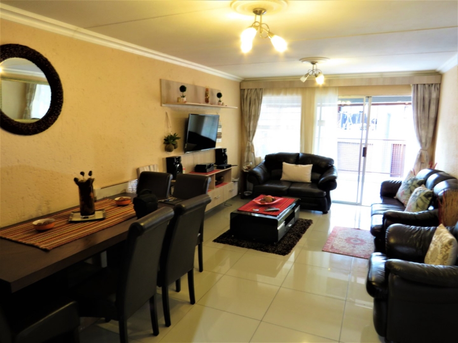 To Let 2 Bedroom Property for Rent in Vorna Valley Gauteng