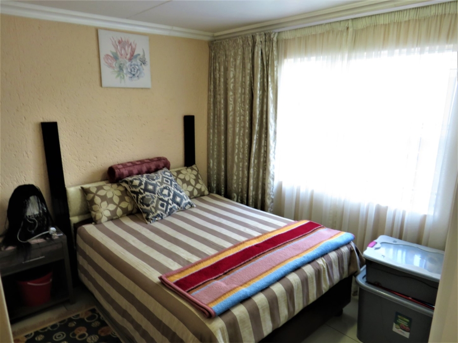 To Let 2 Bedroom Property for Rent in Vorna Valley Gauteng