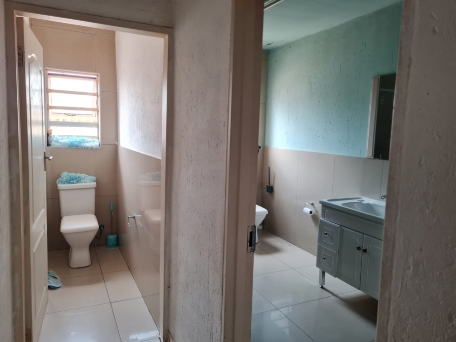  Bedroom Property for Sale in Lenasia South Gauteng