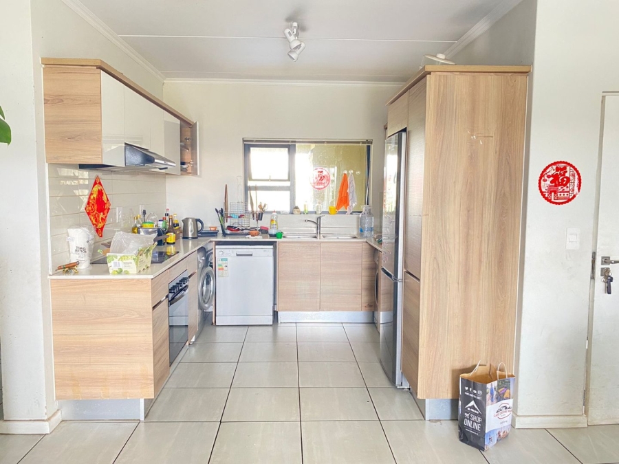 To Let 2 Bedroom Property for Rent in Waterfall Heights Gauteng