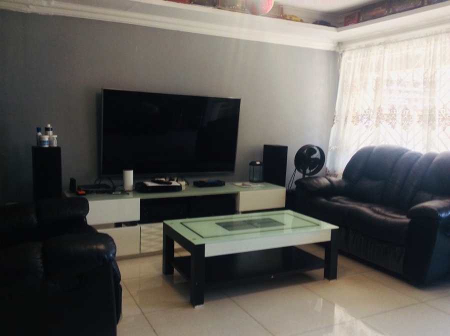 5 Bedroom Property for Sale in Lenasia Gauteng