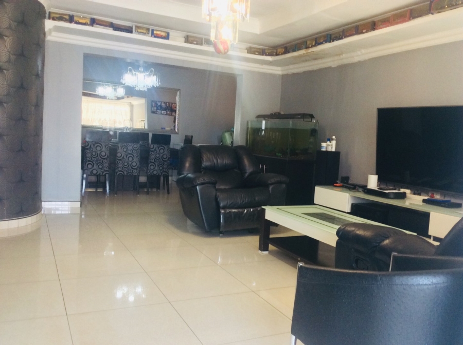 5 Bedroom Property for Sale in Lenasia Gauteng