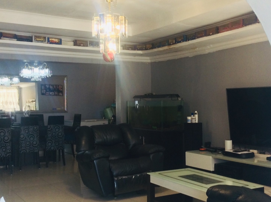 5 Bedroom Property for Sale in Lenasia Gauteng